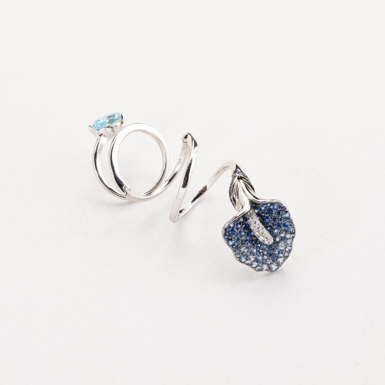 Midnight Garden - sapphire and aquamarine ring from Stéfère Flower Collection 