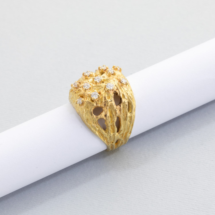 L'Oro Degli Sforza ring with natural diamonds